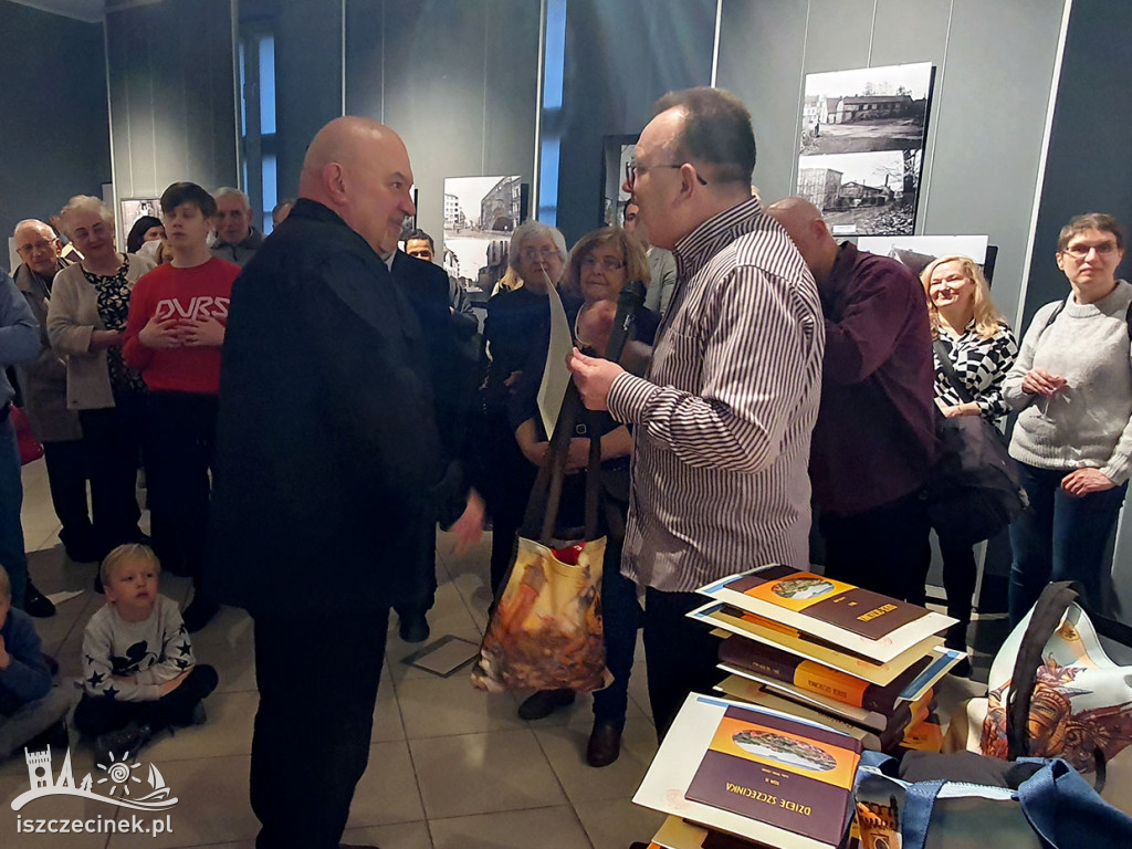 „Czarne, białe, kochane”. Muzeum Regionalne zaprasza na nostalgiczną podróż