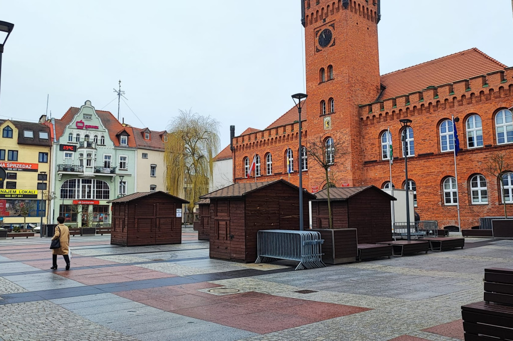 Na placu przed ratuszem „wyrosły” świąteczne kramy