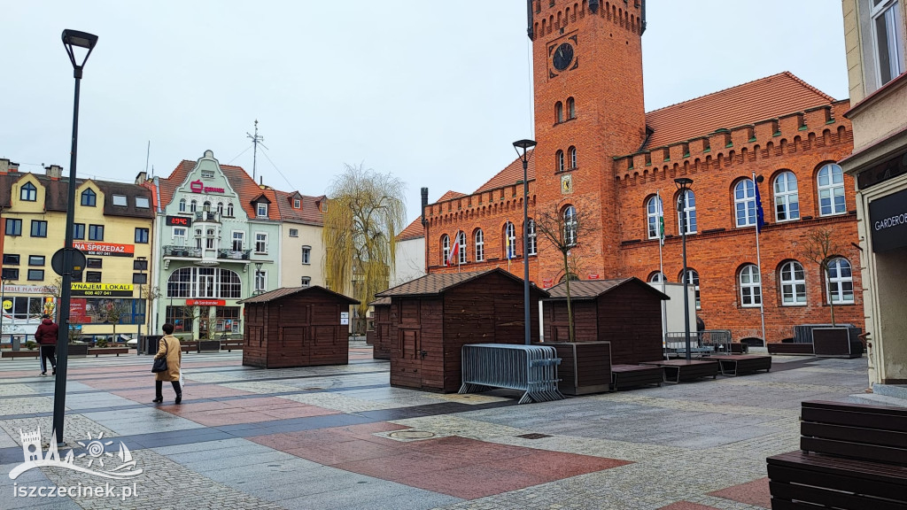 Na placu przed ratuszem „wyrosły” świąteczne kramy
