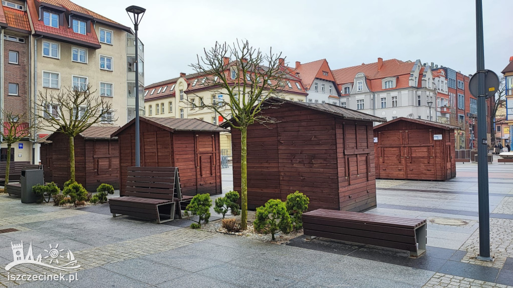Na placu przed ratuszem „wyrosły” świąteczne kramy