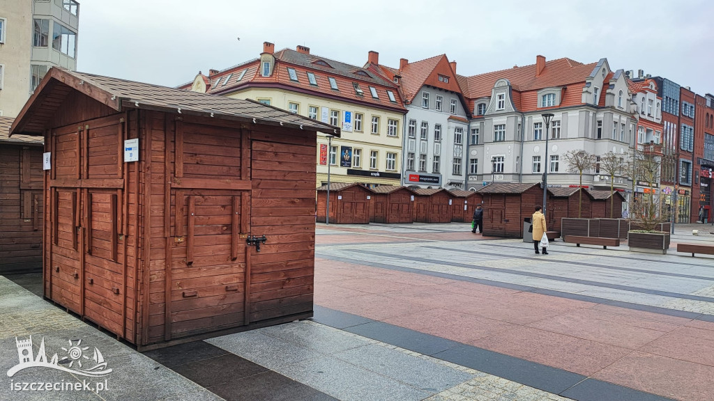Na placu przed ratuszem „wyrosły” świąteczne kramy