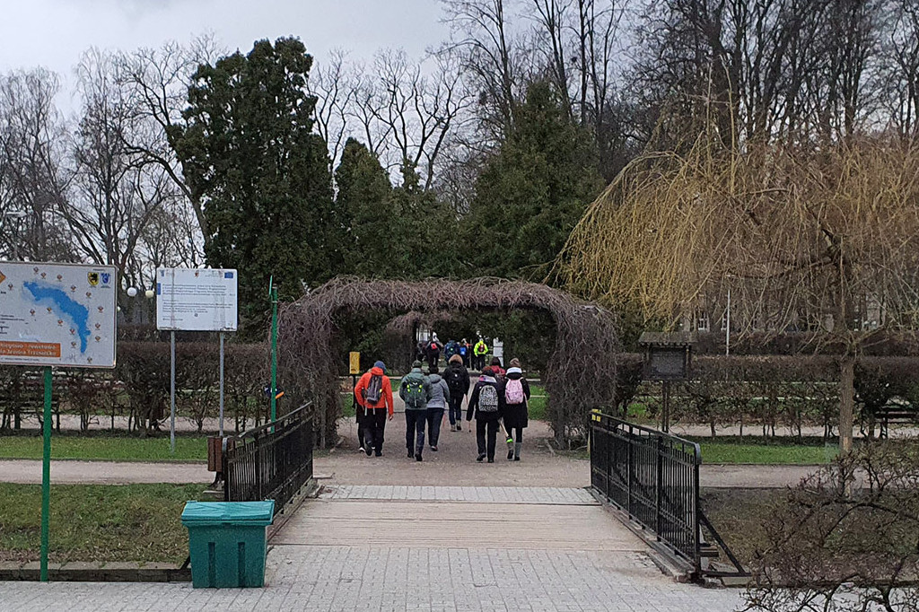 „Idę, bo szukam nadziei”. Ekstremalna Droga Krzyżowa wyruszyła ze Szczecinka.