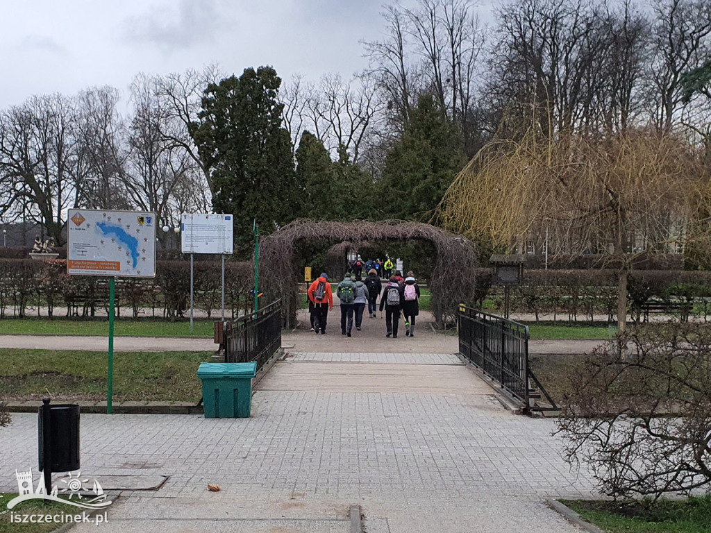 „Idę, bo szukam nadziei”. Ekstremalna Droga Krzyżowa wyruszyła ze Szczecinka.