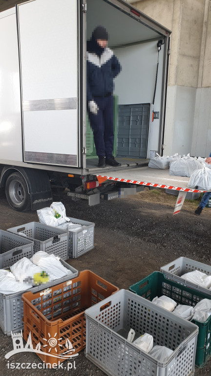 Dostawcy dietetycznego cateringu znaleźli sobie punkt przerzutowy... pod wiaduktem