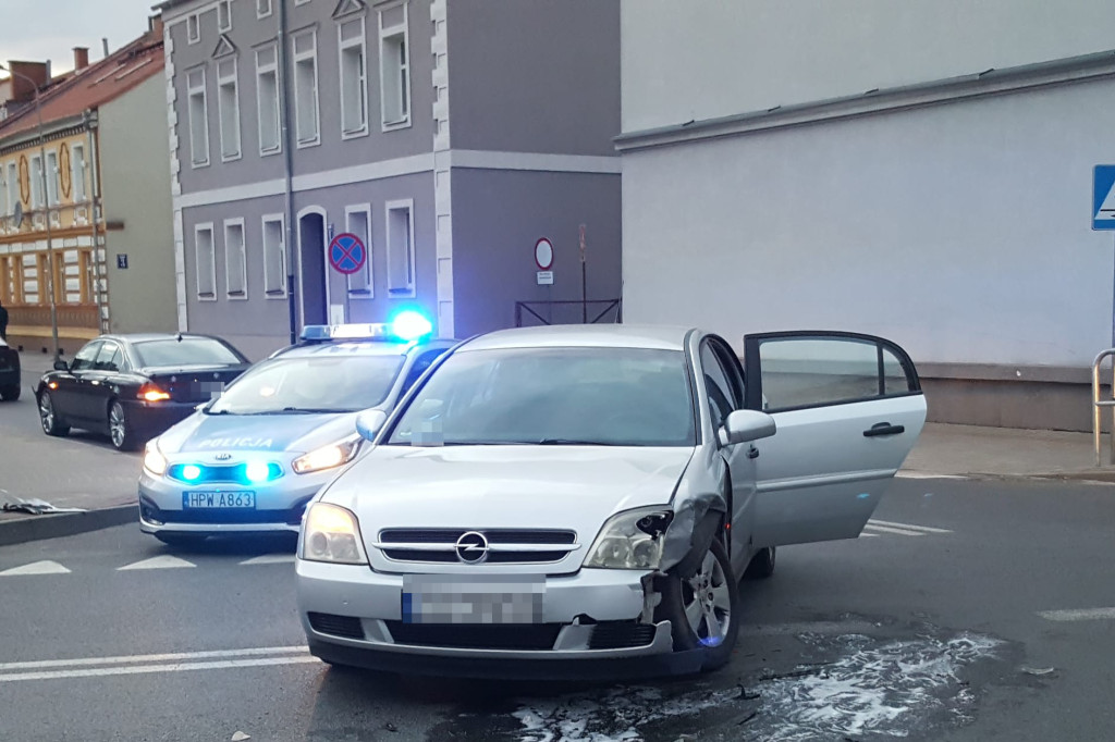 SZCZECINEK. Kolizja dwóch samochodów na skrzyżowaniu Kaszubska / Zielona