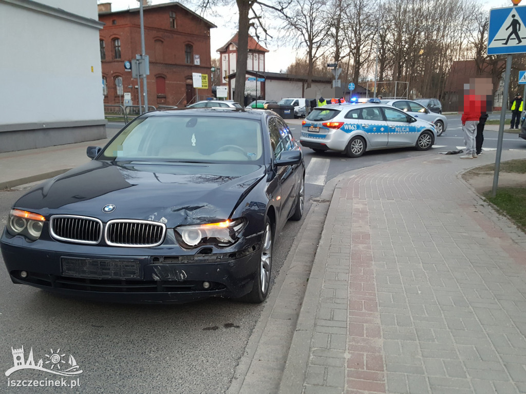 SZCZECINEK. Kolizja dwóch samochodów na skrzyżowaniu Kaszubska / Zielona