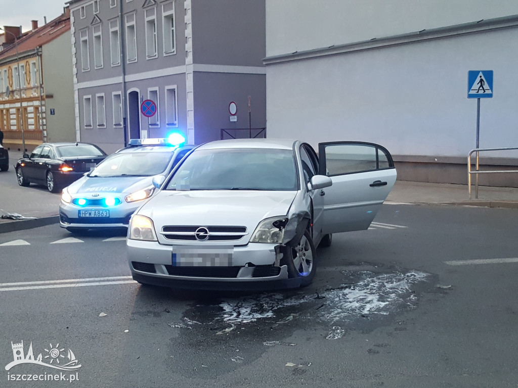 SZCZECINEK. Kolizja dwóch samochodów na skrzyżowaniu Kaszubska / Zielona
