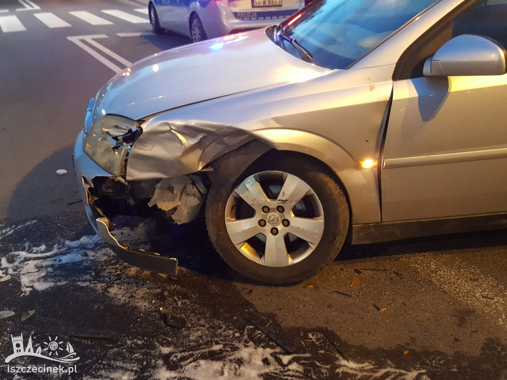 SZCZECINEK. Kolizja dwóch samochodów na skrzyżowaniu Kaszubska / Zielona