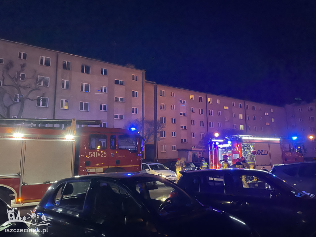 Mieszkanie w ogniu. Paliło się na czwartym piętrze