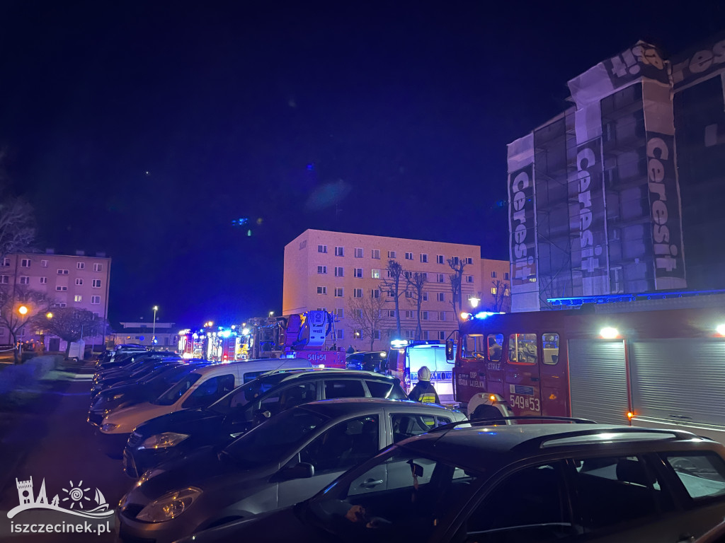 Mieszkanie w ogniu. Paliło się na czwartym piętrze