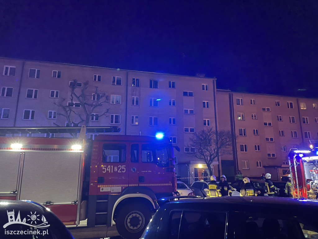Mieszkanie w ogniu. Paliło się na czwartym piętrze