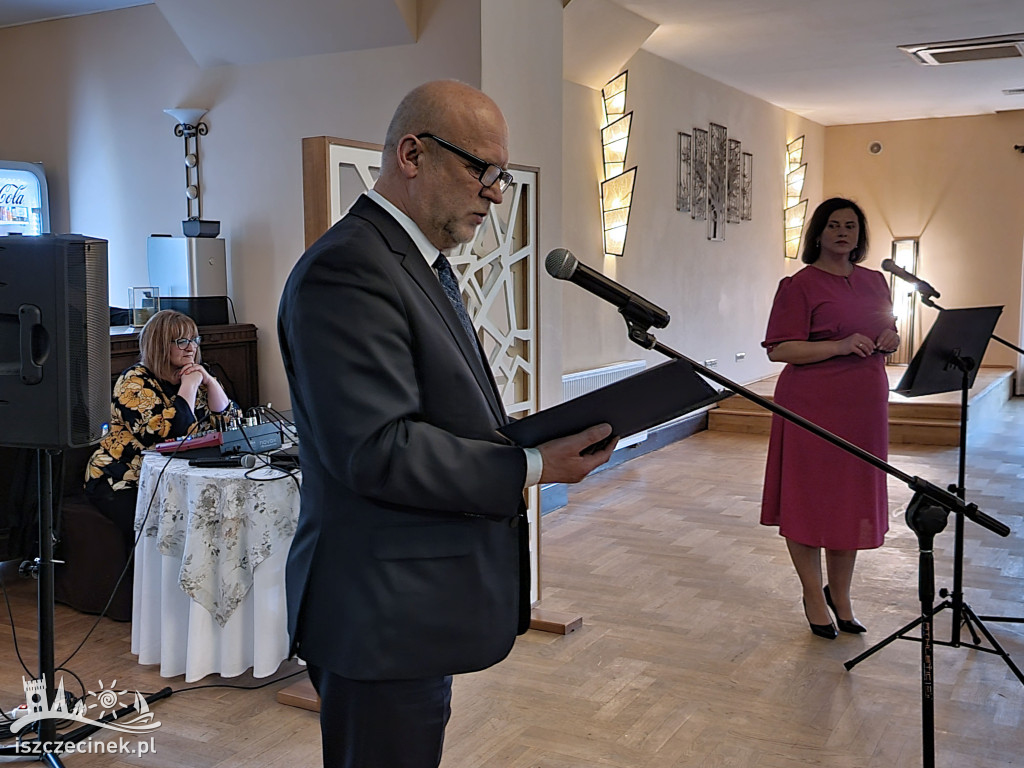 Setne urodziny pani Felicji Ziółkowskiej.  Były kwiaty, imponujący tort i życzenia od premiera