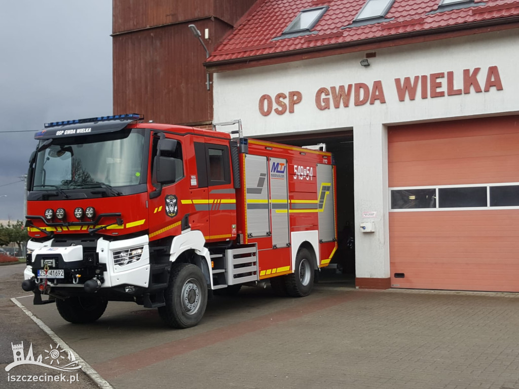 Wielkie święto w Gwdzie Wielkiej. Druhowie powitali nowy wóz strażacki!