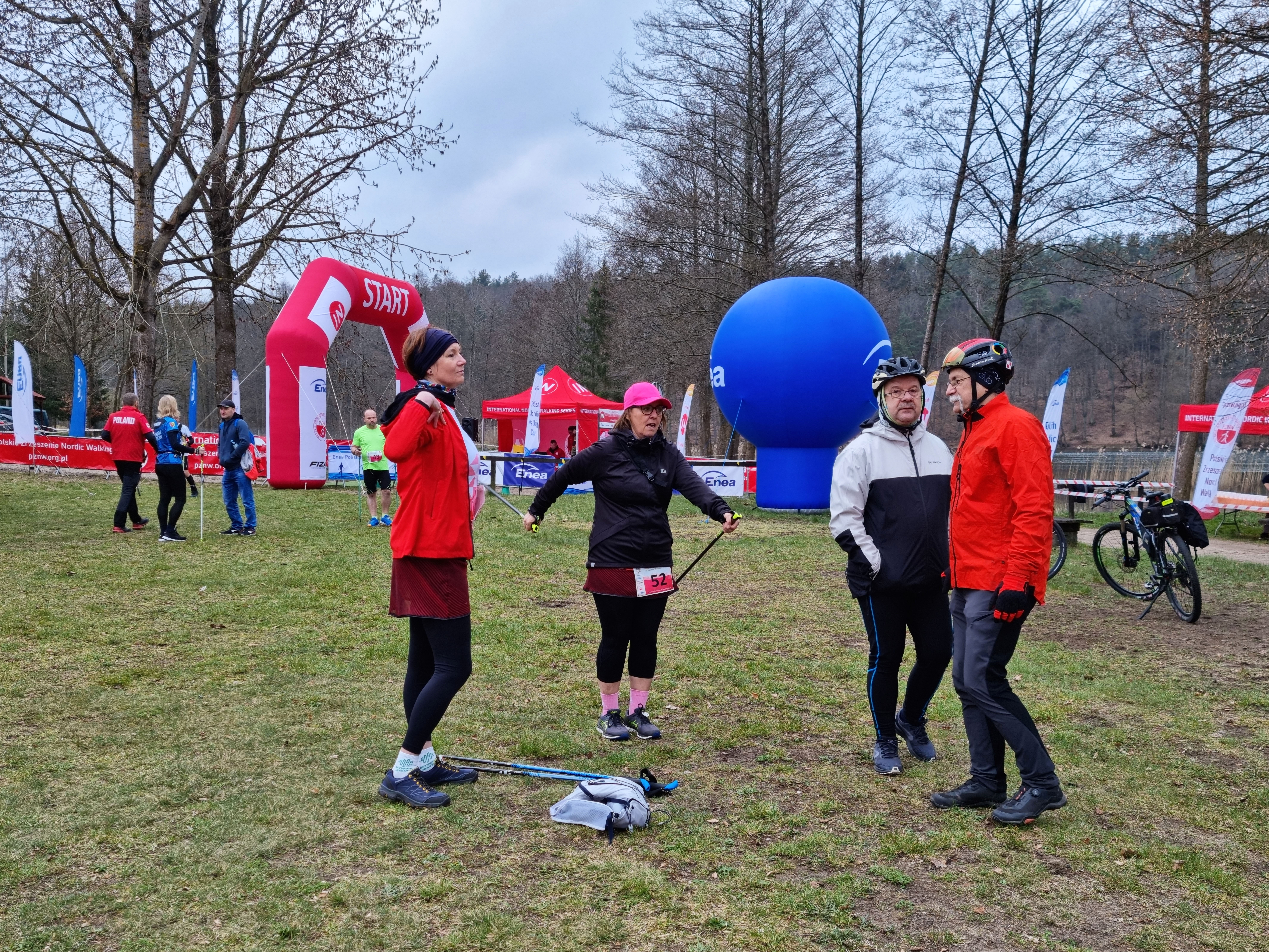 BIAŁY BÓR. Zmagania na królewskim dystansie i rekord świata w nordic walking.