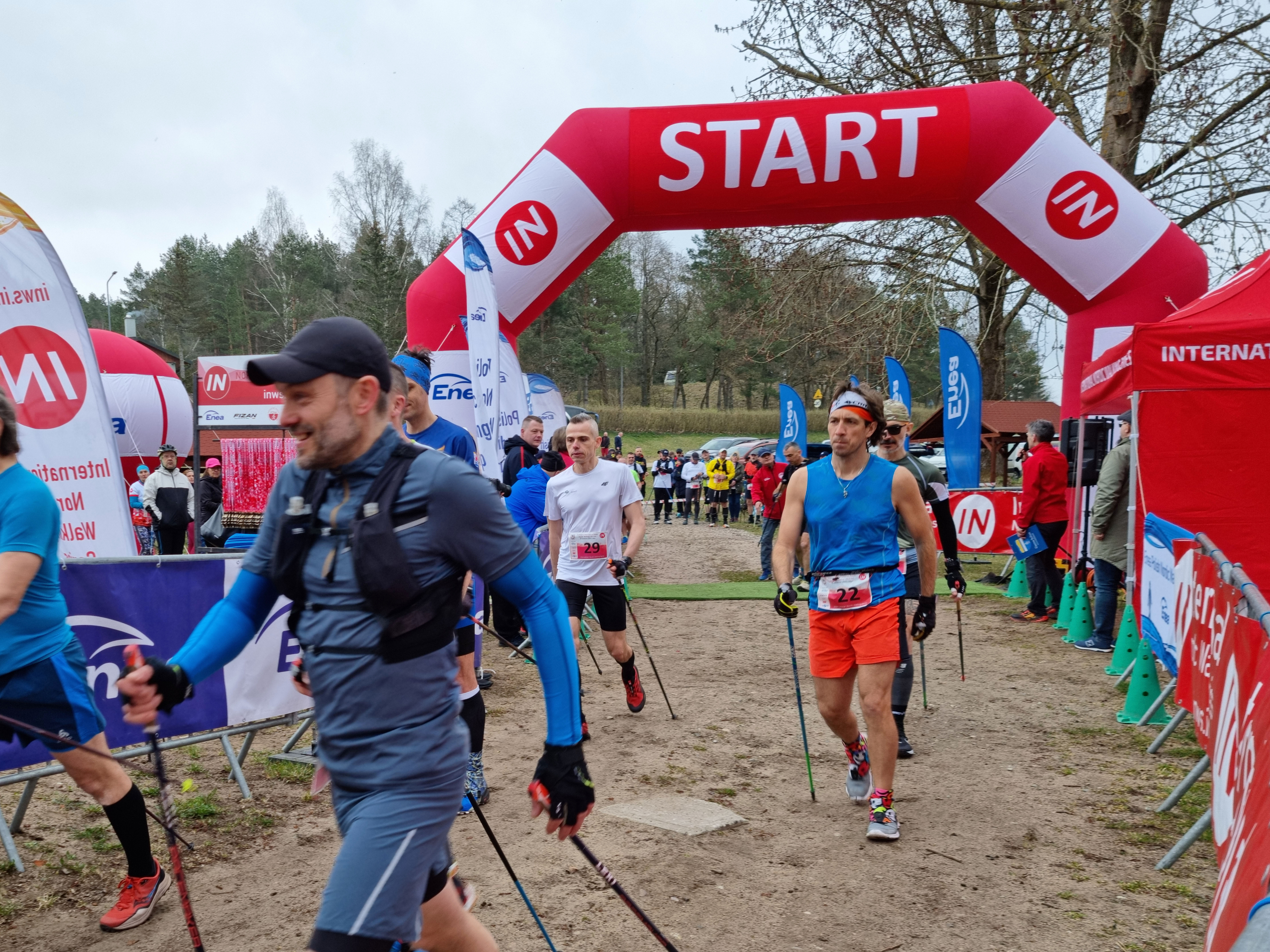 BIAŁY BÓR. Zmagania na królewskim dystansie i rekord świata w nordic walking.