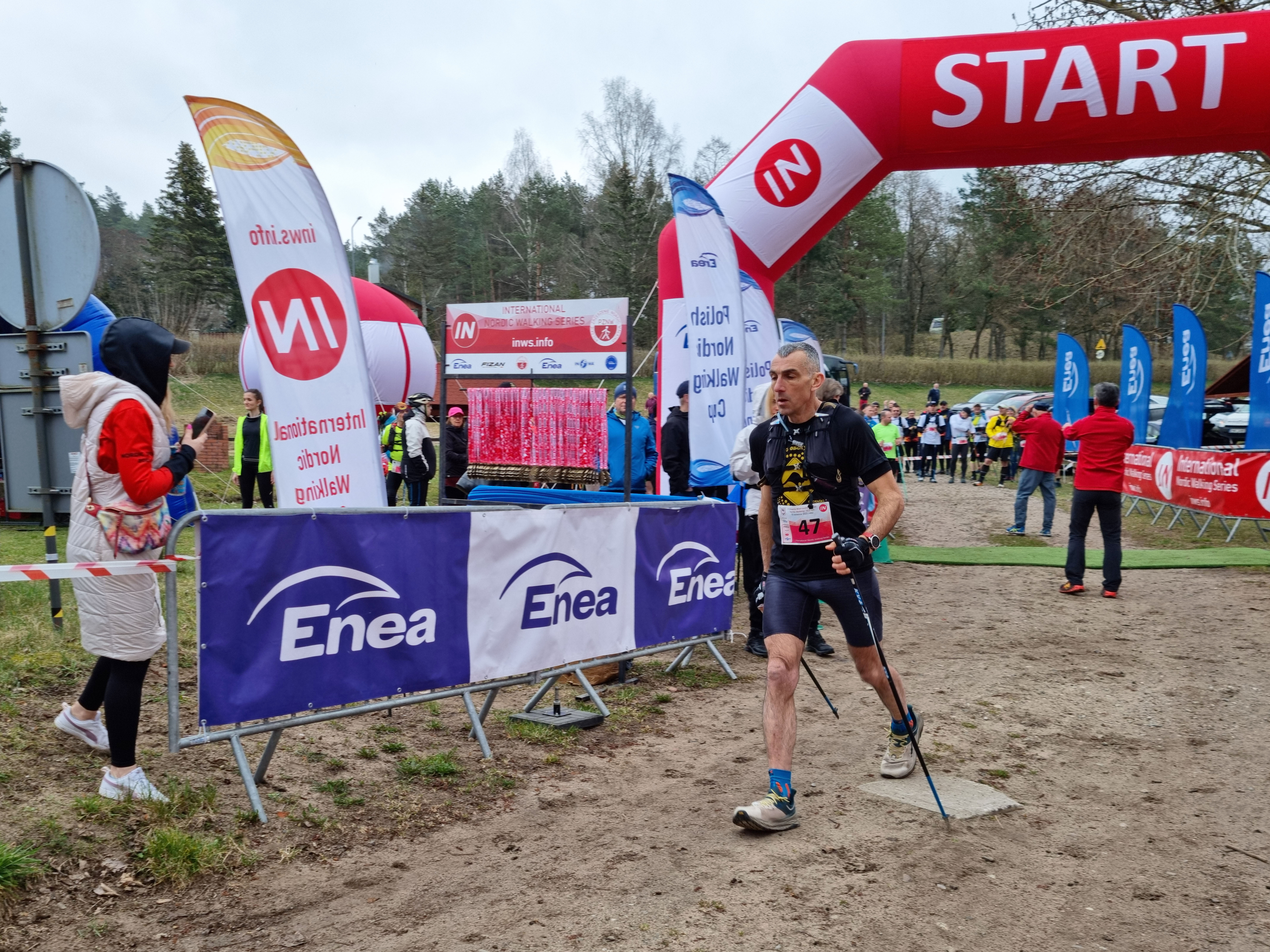 BIAŁY BÓR. Zmagania na królewskim dystansie i rekord świata w nordic walking.