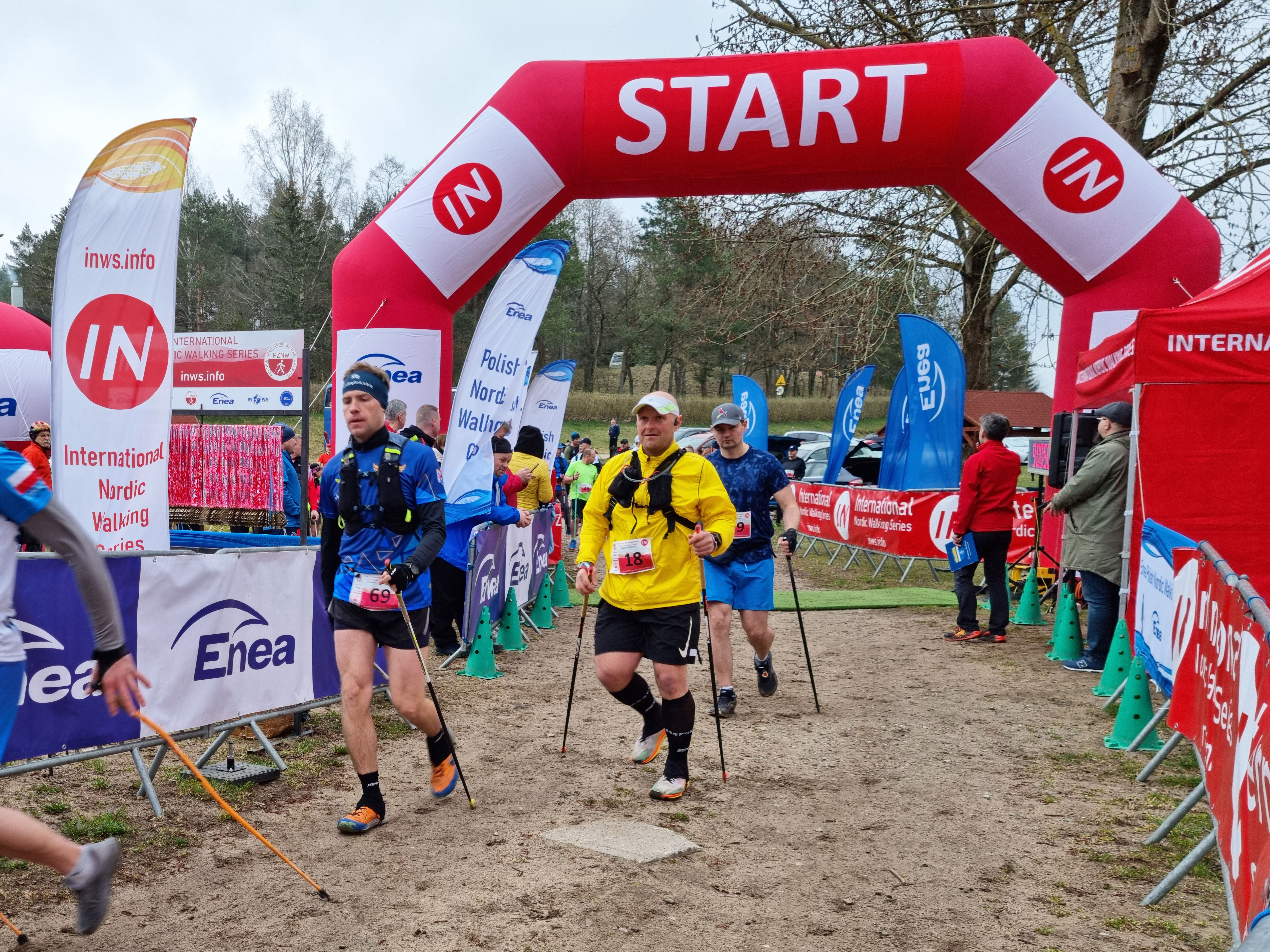 BIAŁY BÓR. Zmagania na królewskim dystansie i rekord świata w nordic walking.