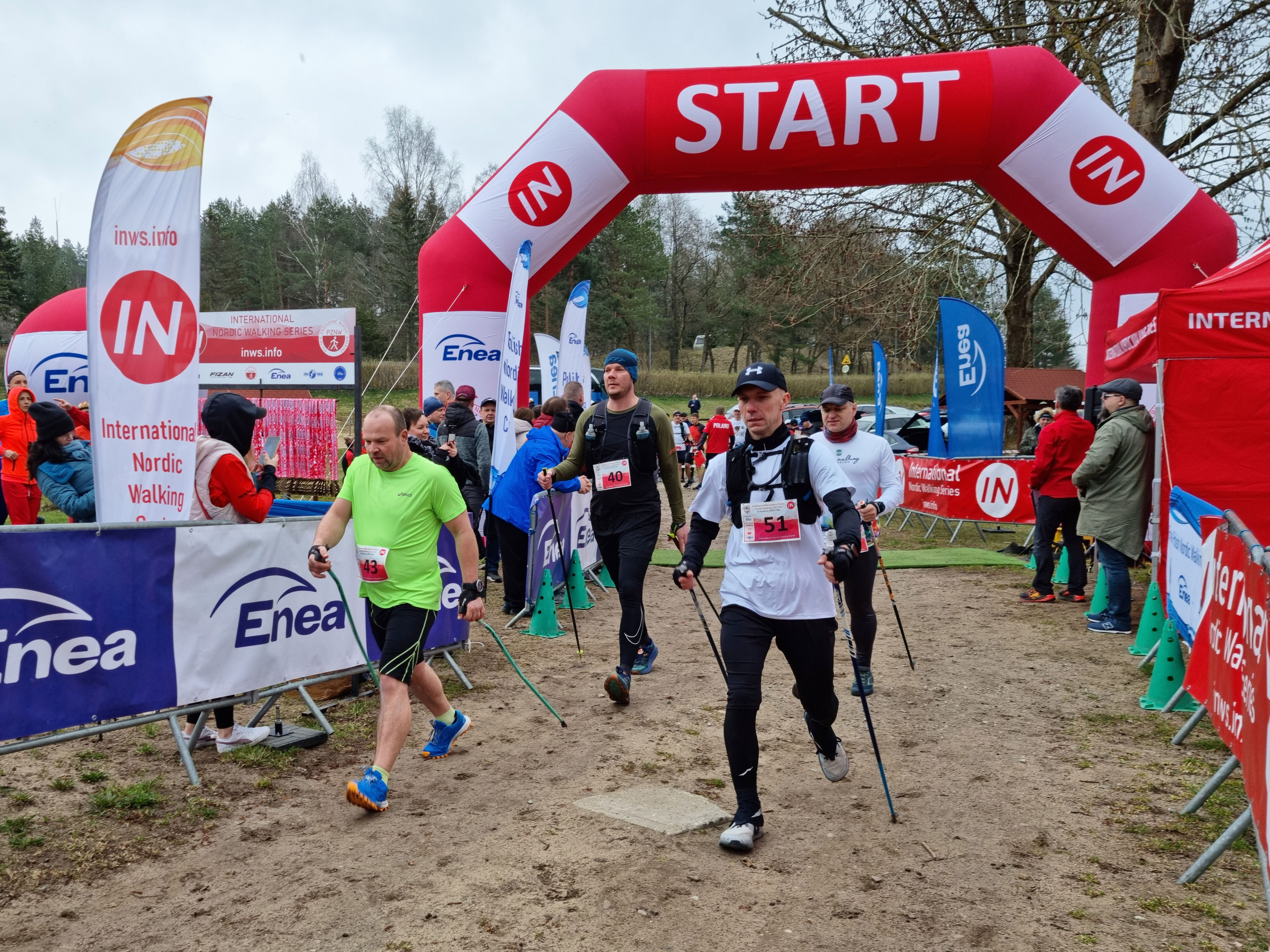 BIAŁY BÓR. Zmagania na królewskim dystansie i rekord świata w nordic walking.