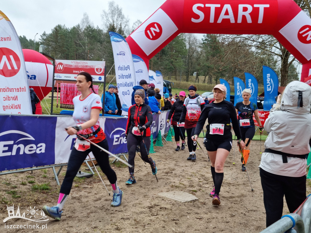 BIAŁY BÓR. Zmagania na królewskim dystansie i rekord świata w nordic walking.