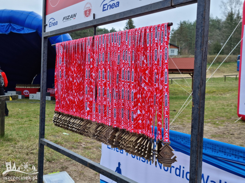 BIAŁY BÓR. Zmagania na królewskim dystansie i rekord świata w nordic walking.