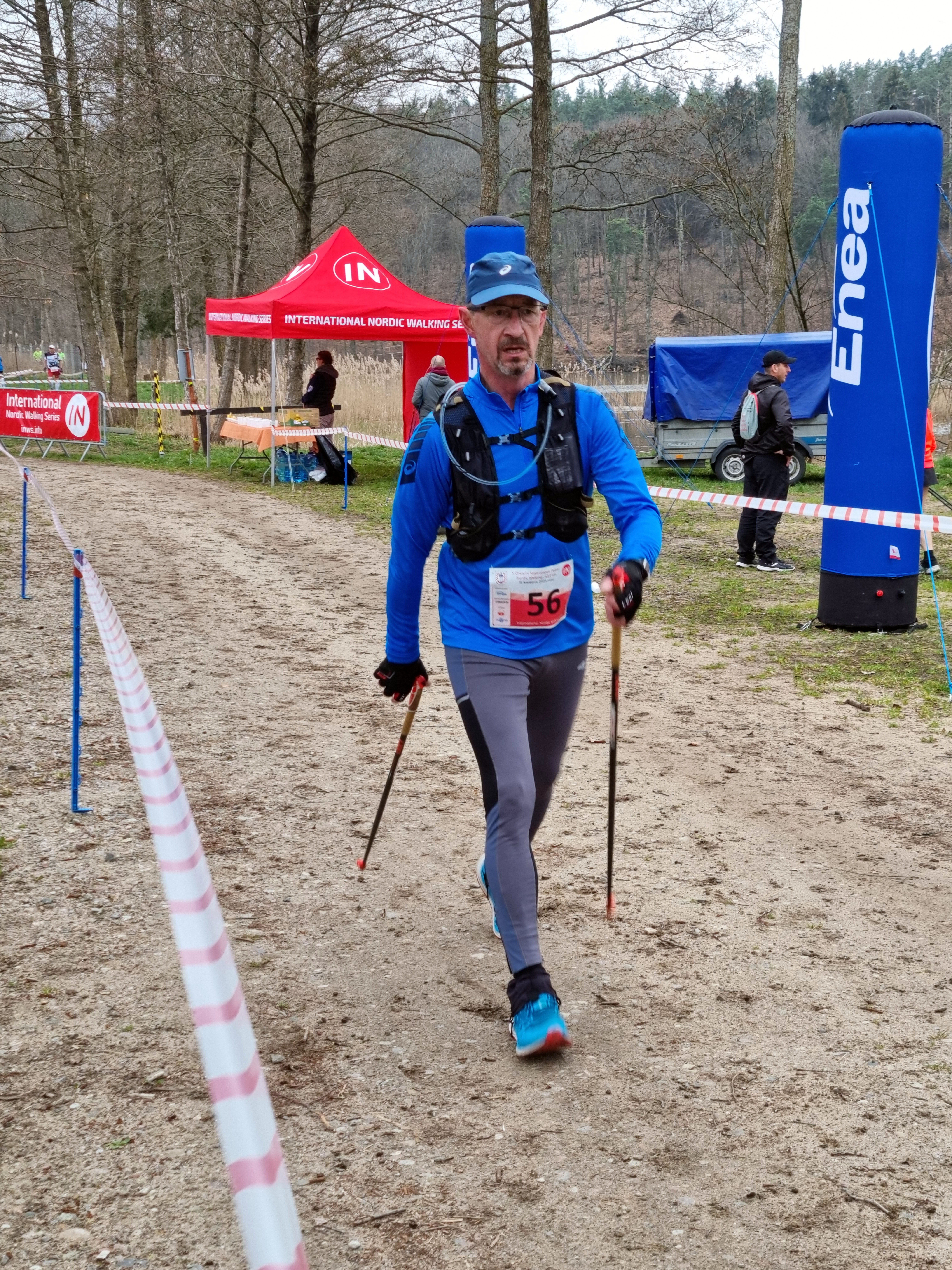 BIAŁY BÓR. Zmagania na królewskim dystansie i rekord świata w nordic walking.