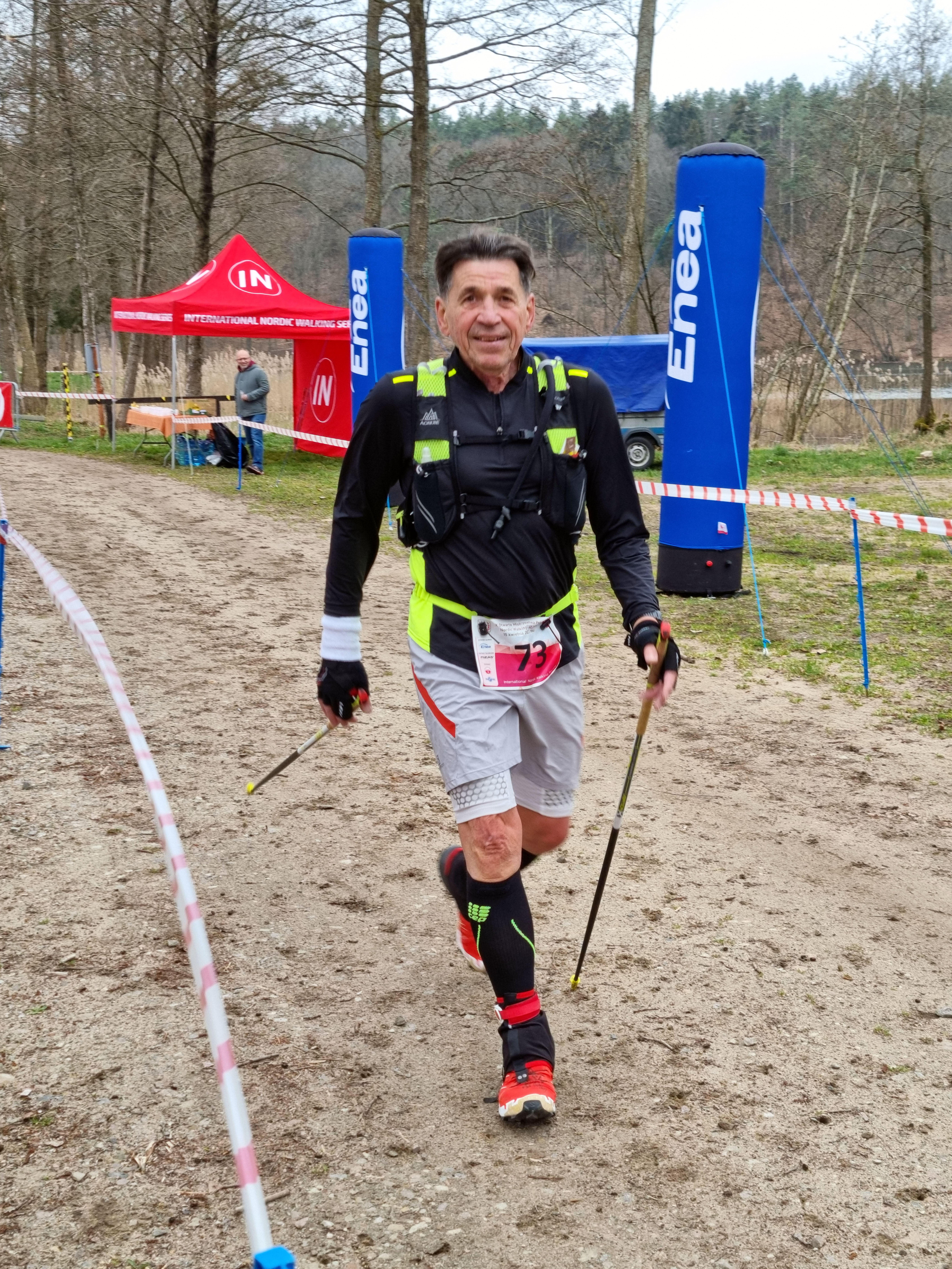 BIAŁY BÓR. Zmagania na królewskim dystansie i rekord świata w nordic walking.