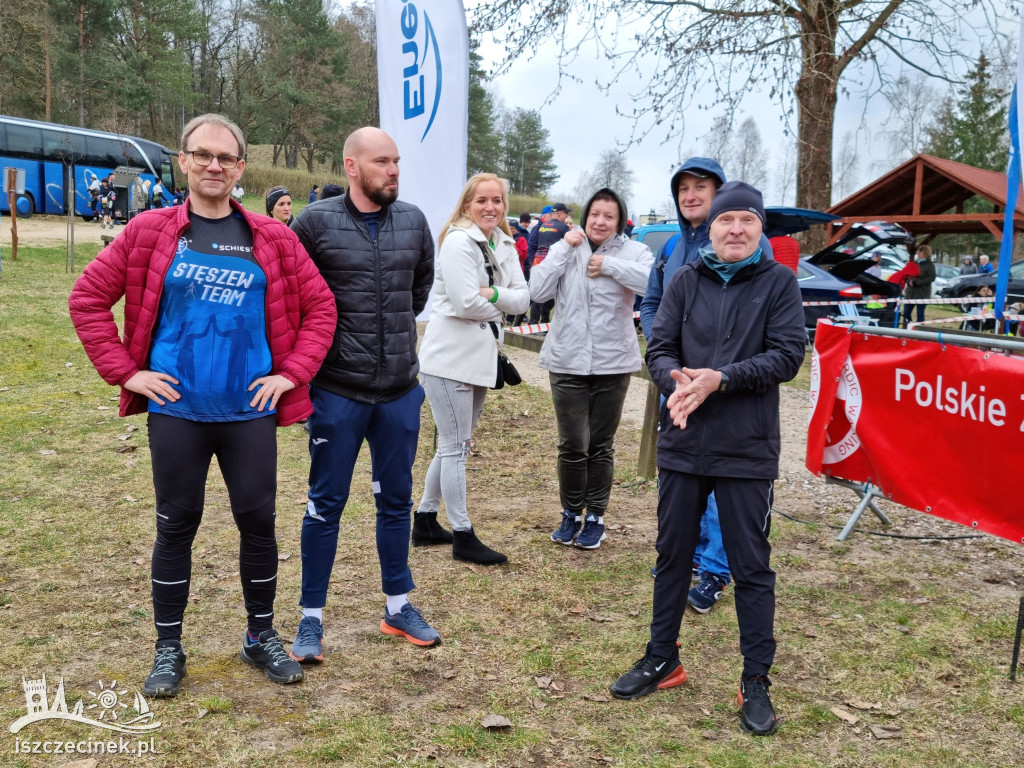 BIAŁY BÓR. Zmagania na królewskim dystansie i rekord świata w nordic walking.