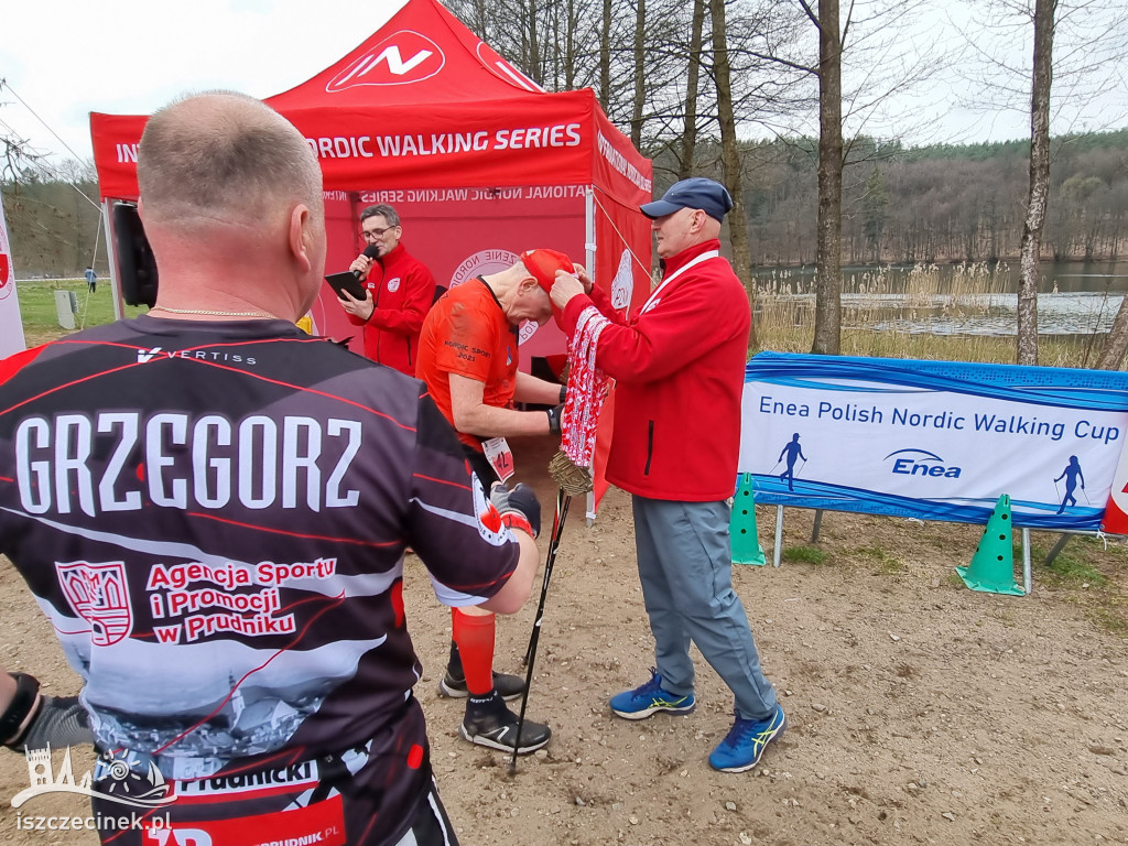 BIAŁY BÓR. Zmagania na królewskim dystansie i rekord świata w nordic walking.