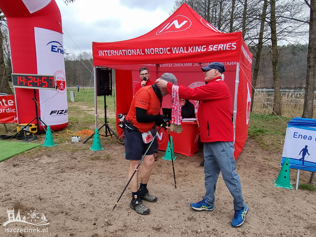 BIAŁY BÓR. Zmagania na królewskim dystansie i rekord świata w nordic walking.