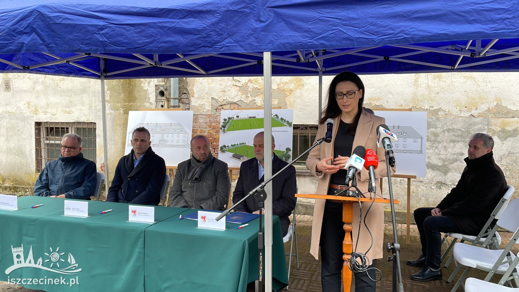 Umowy parafowane. Ruszają prace nad Powiatowym Centrum Sportu