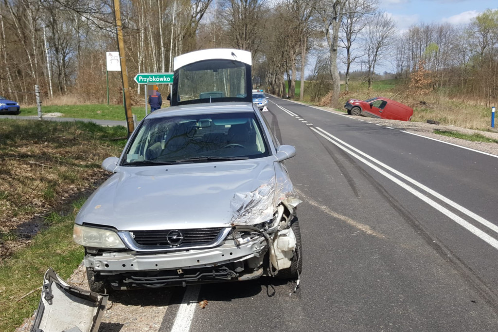 Kolizja dwóch samochodów na DW171