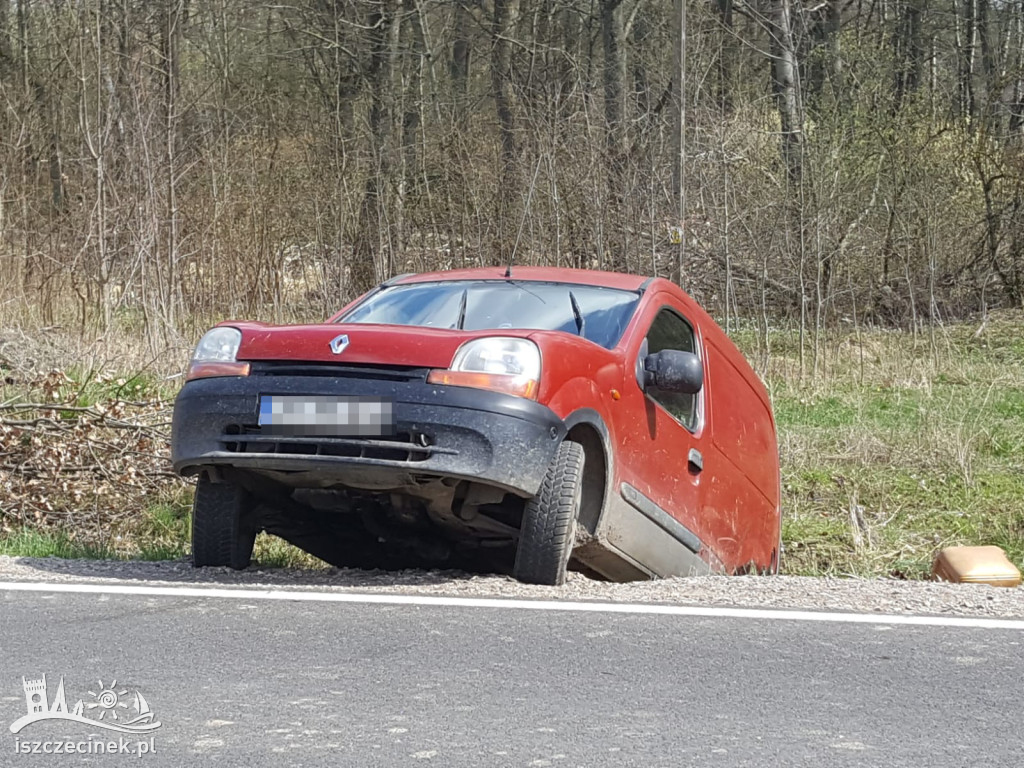 Kolizja dwóch samochodów na DW171