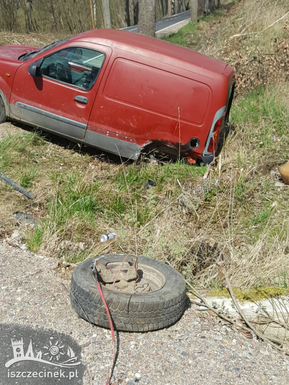 Kolizja dwóch samochodów na DW171