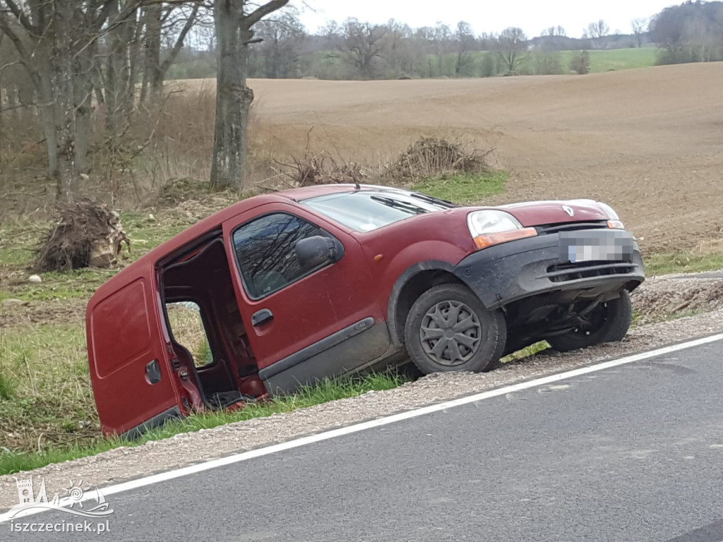 Kolizja dwóch samochodów na DW171