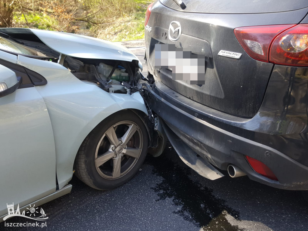 Volvo wjechało w tył mazdy. Kolizja na „jedenastce”
