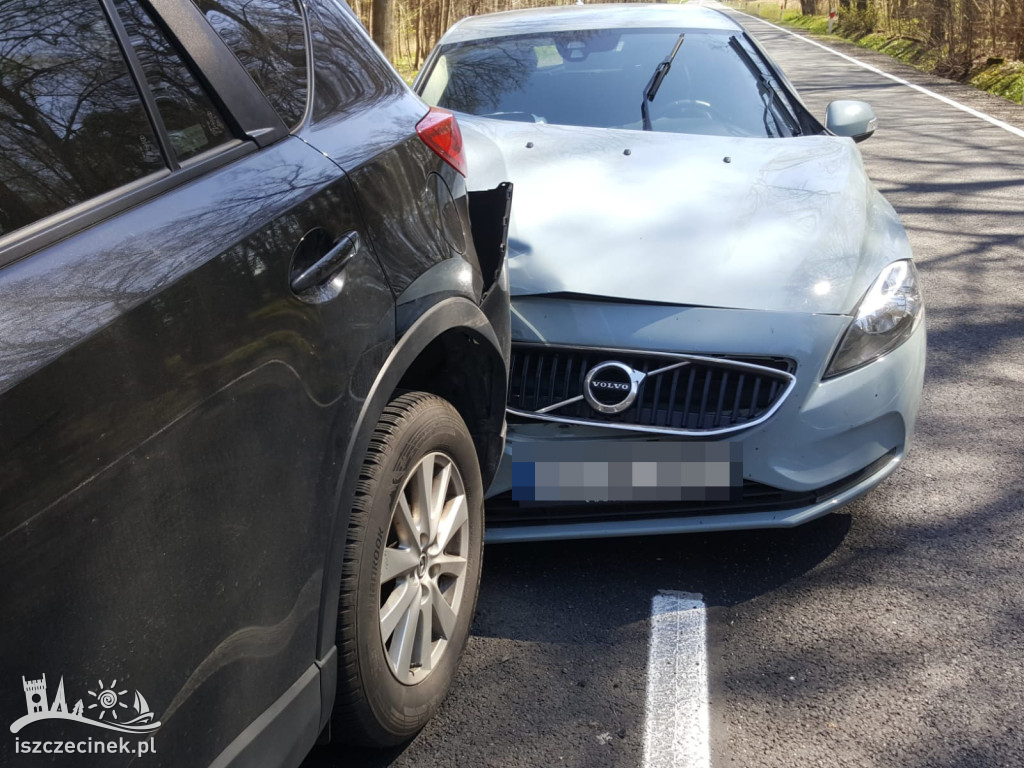 Volvo wjechało w tył mazdy. Kolizja na „jedenastce”