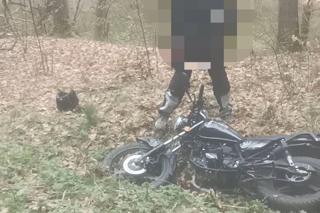 Kompletnie pijany motocyklista wpadł do przydrożnego rowu. Ile wydmuchał?