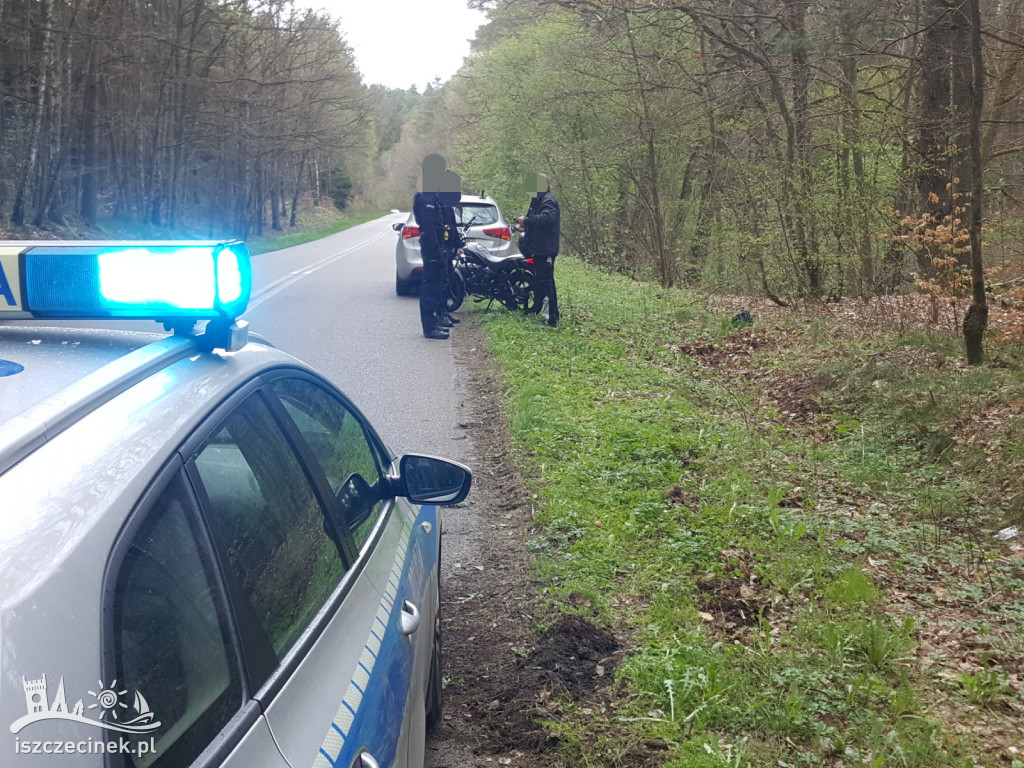 Kompletnie pijany motocyklista wpadł do przydrożnego rowu. Ile wydmuchał?