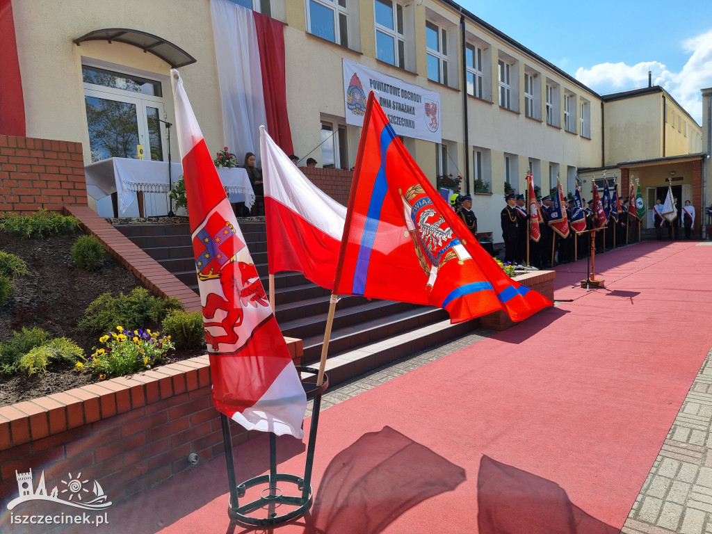 Awanse i gratulacje. Powiatowe obchody Dnia Strażaka w Szczecinku.