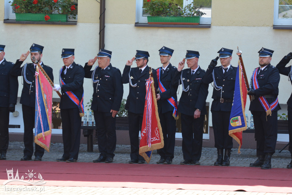 Awanse i gratulacje. Powiatowe obchody Dnia Strażaka w Szczecinku.