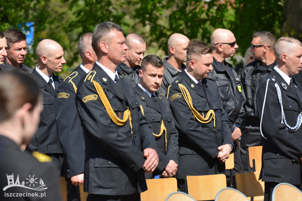 Awanse i gratulacje. Powiatowe obchody Dnia Strażaka w Szczecinku.