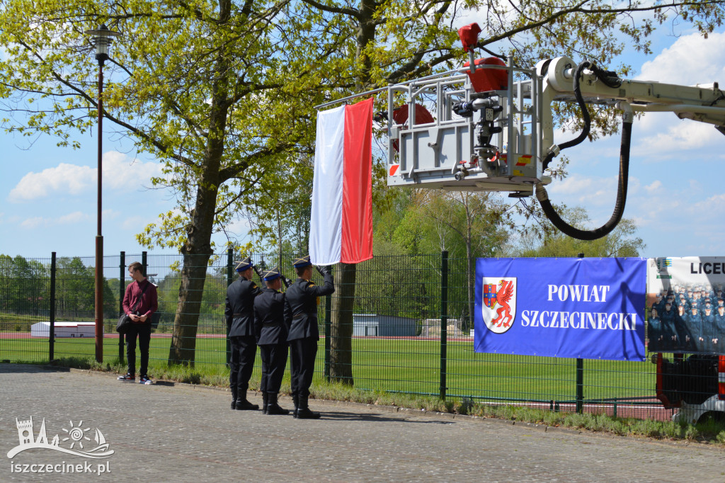 Awanse i gratulacje. Powiatowe obchody Dnia Strażaka w Szczecinku.