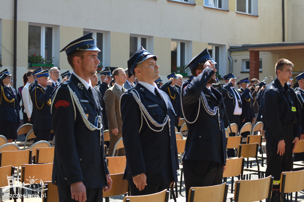 Awanse i gratulacje. Powiatowe obchody Dnia Strażaka w Szczecinku.