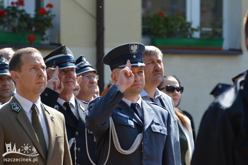 Awanse i gratulacje. Powiatowe obchody Dnia Strażaka w Szczecinku.