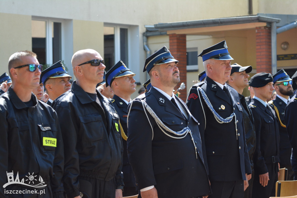 Awanse i gratulacje. Powiatowe obchody Dnia Strażaka w Szczecinku.