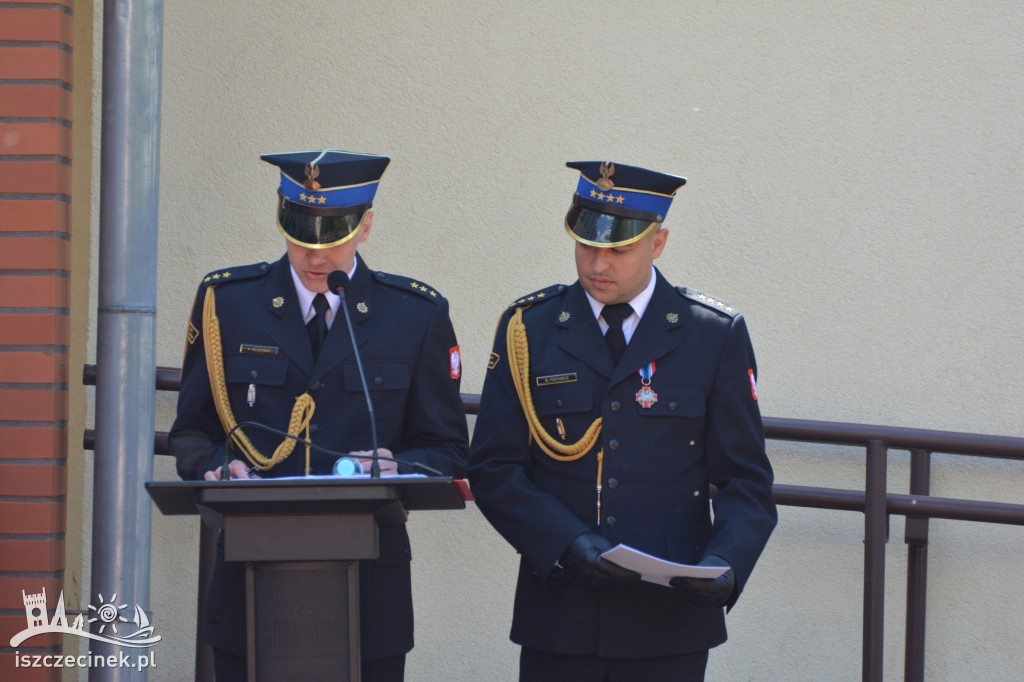 Awanse i gratulacje. Powiatowe obchody Dnia Strażaka w Szczecinku.
