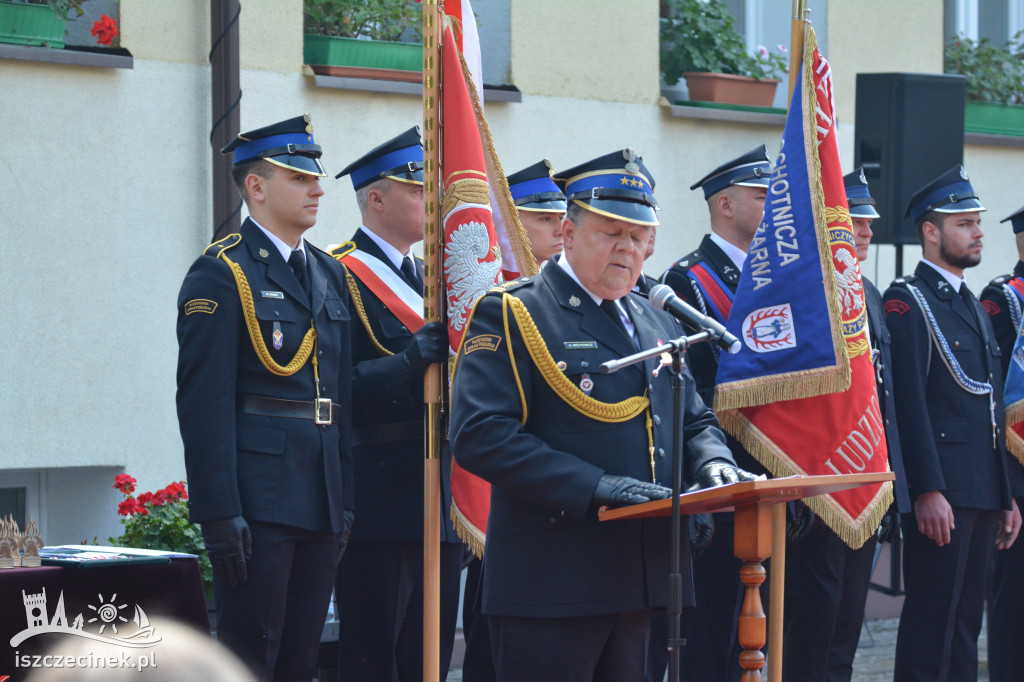 Awanse i gratulacje. Powiatowe obchody Dnia Strażaka w Szczecinku.
