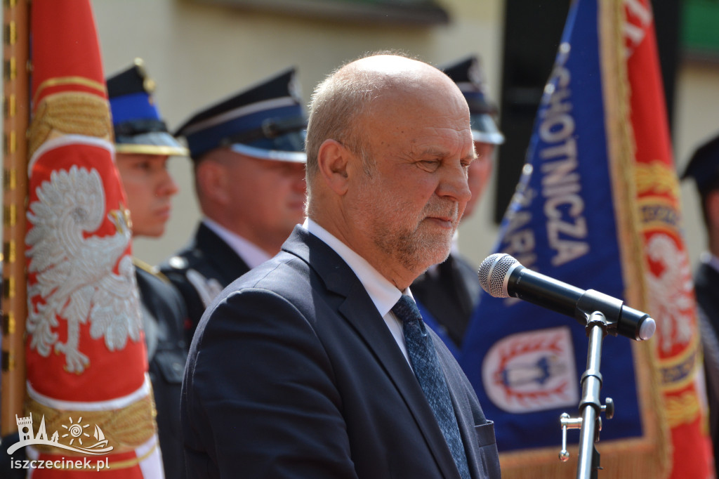 Awanse i gratulacje. Powiatowe obchody Dnia Strażaka w Szczecinku.