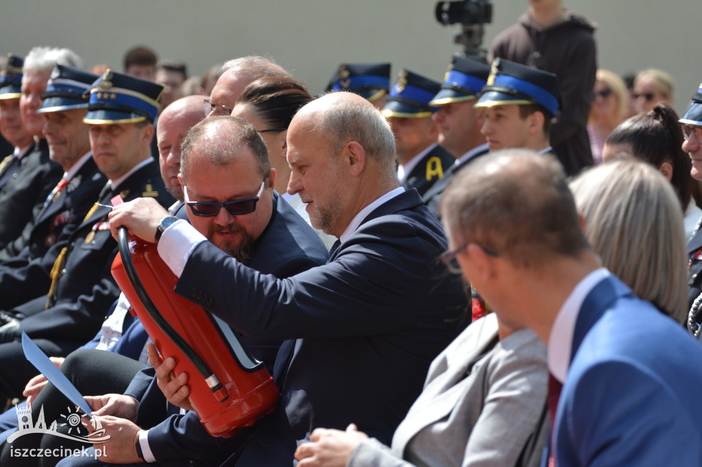 Awanse i gratulacje. Powiatowe obchody Dnia Strażaka w Szczecinku.