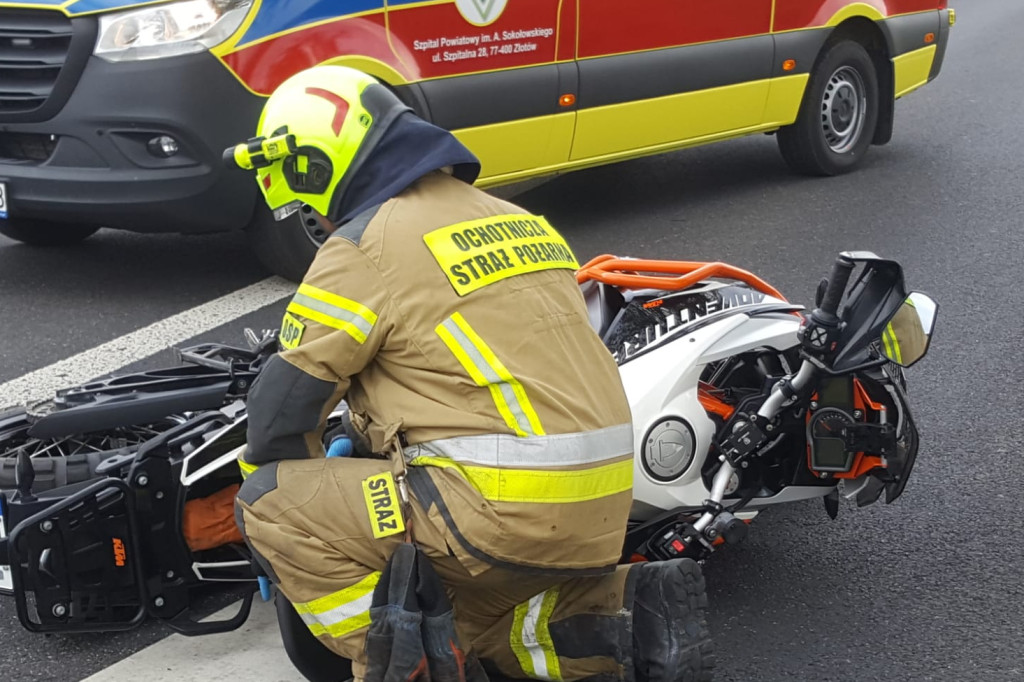 Wypadek z udziałem motocyklisty na DK11